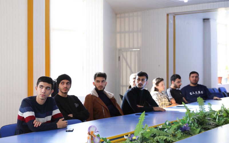 Anadolu universitetinin professoru tələbə-jurnalistlərə ustad dərsi keçdi - FOTOLAR
