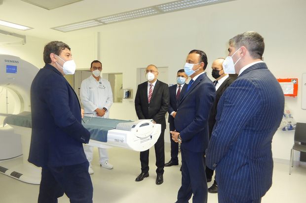 Vüqar Qurbanov Almaniyada azərbaycanlı həkimlərlə görüşdü - FOTO