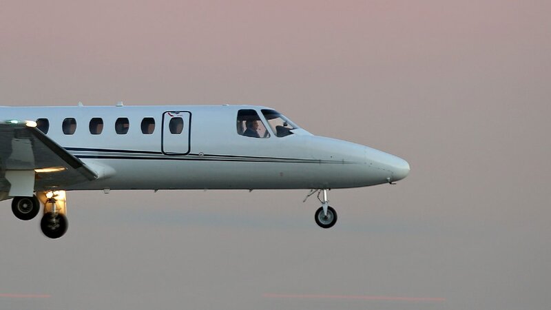 Təyyarə dənizə düşdü: Pilotlardan biri öldü