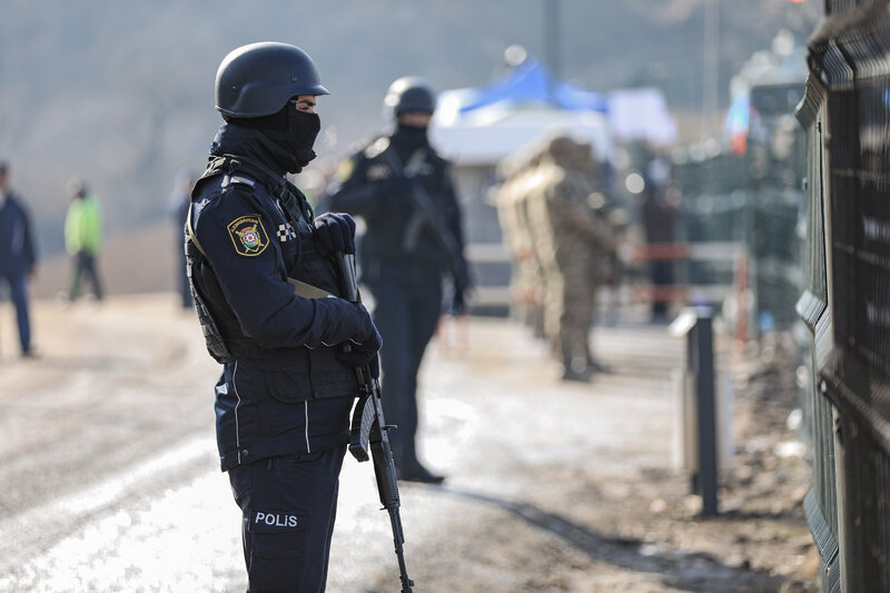 Laçın - Xankəndi yolunda xidmət aparan Azərbaycan polisi - FOTOLAR