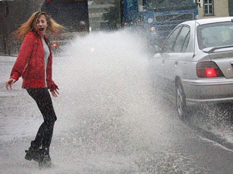 DYP-dən piyadalara su sıçradan sürücülərə XƏBƏRDARLIQ