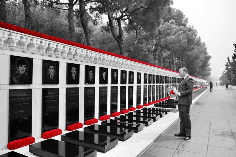 ABŞ Dövlət Departamentinin idarə direktoru Şəhidlər xiyabanını ziyarət etdi