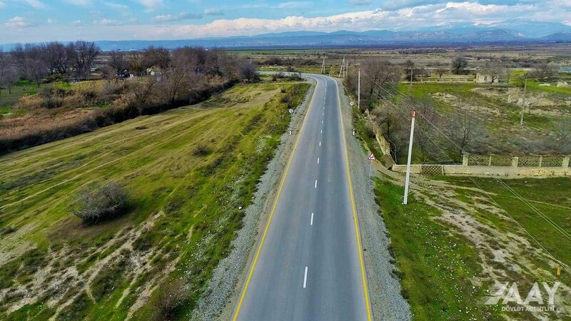 Ağsuda 12 yaşayış məntəqəsini birləşdirən avtomobil yolu yenidən qurulur