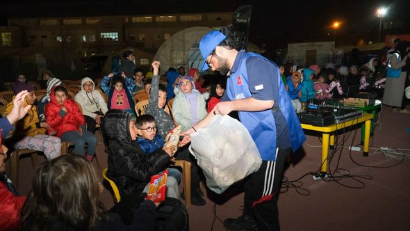 Azərbaycan könüllüləri Türkiyədə zərərçəkən uşaqlara xidmət etməyə davam edirlər - FOTO