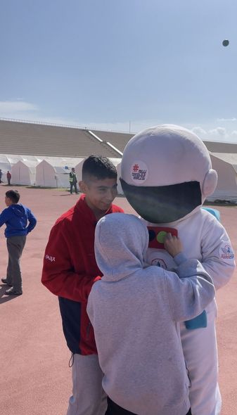 Azərbaycan könüllüləri Türkiyədə zərərçəkən uşaqlara xidmət etməyə davam edirlər - FOTO