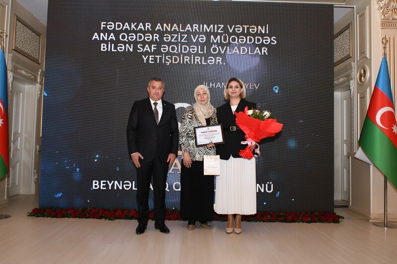 Abşeronda şəhid ailələrinin xanım üzvləri 8 Mart münasibətilə təbrik edildi - Fotolar