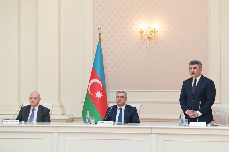 Samir Nuriyev İnam Kərimovu kollektivə təqdim etdi