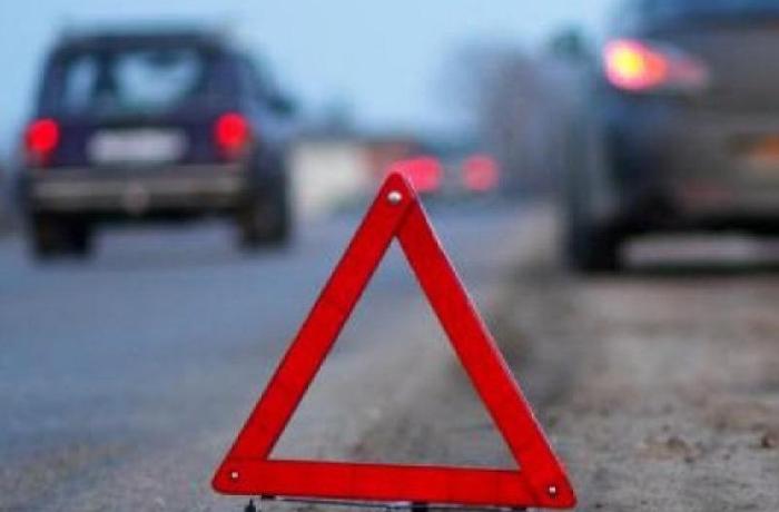 Ağsuda yük maşını aşdı: Ölən var