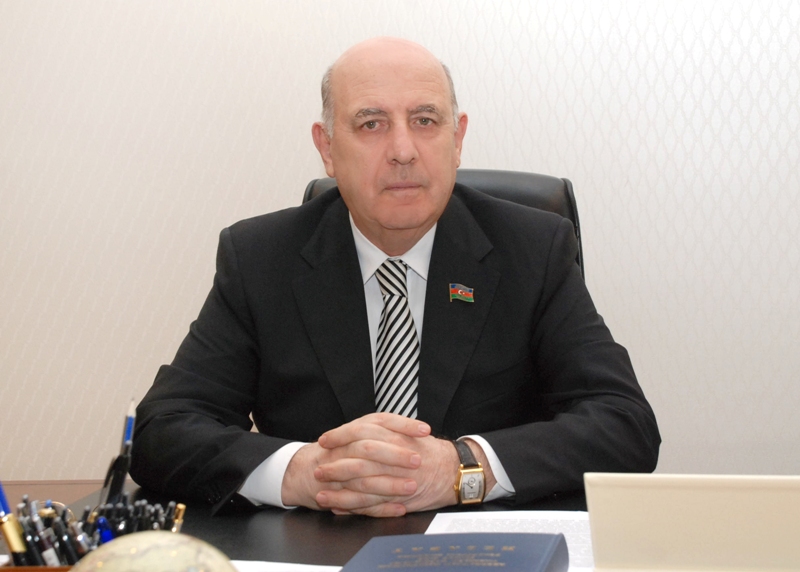 Deputat: 'Ölkədə dərmanların baha olması və keyfiyyəti ilə bağlı problem var