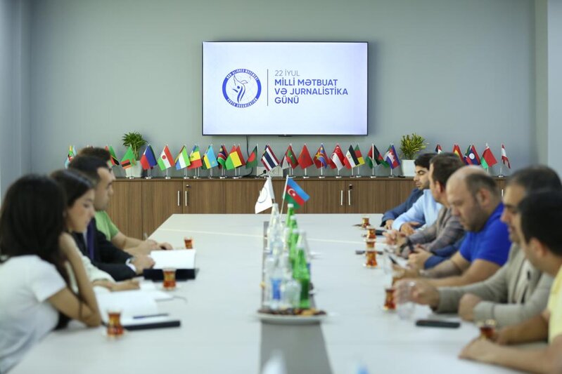 Qoşulmama Hərəkatı Gənclər Təşkilatı Milli Mətbuat Günü münasibətilə media rəhbərləri ilə görüş keçirdi - FOTOLAR
