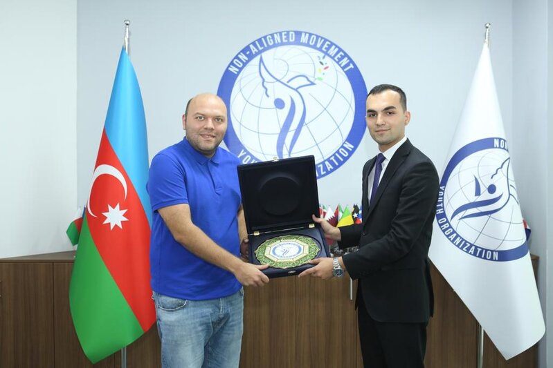 Qoşulmama Hərəkatı Gənclər Təşkilatı Milli Mətbuat Günü münasibətilə media rəhbərləri ilə görüş keçirdi - FOTOLAR