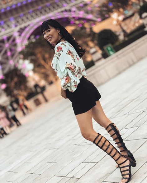49 yaşlı çoxuşaqlı ana gözəlliyinin sirrini açıqladı - FOTO