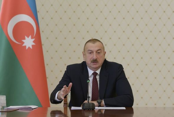 İlham Əliyevin yanında müşavirə keçirilib - FOTO