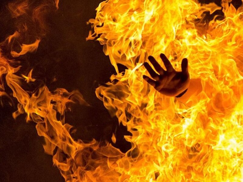 Ağsuda qadın özünü yandıraraq intihar edib