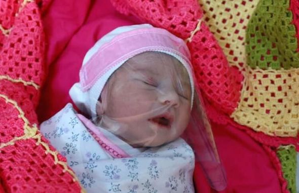 Yeni doğulan körpələri koronavirusdan qorumaq üçün maraqlı üsul - FOTO