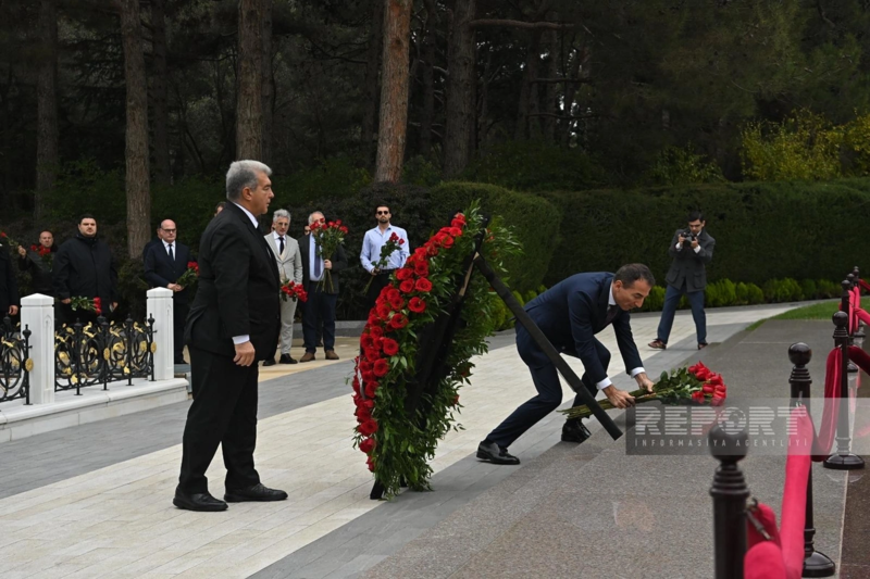 Xuan Laporta Heydər Əliyevin məzarını ziyarət edib