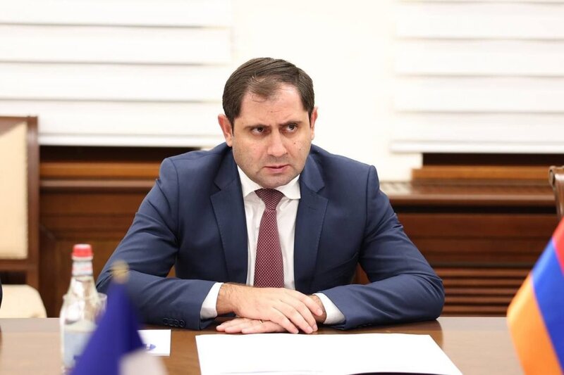 Suren Papikyan Fransa prezidentinin hərbi müşaviri ilə görüşüb