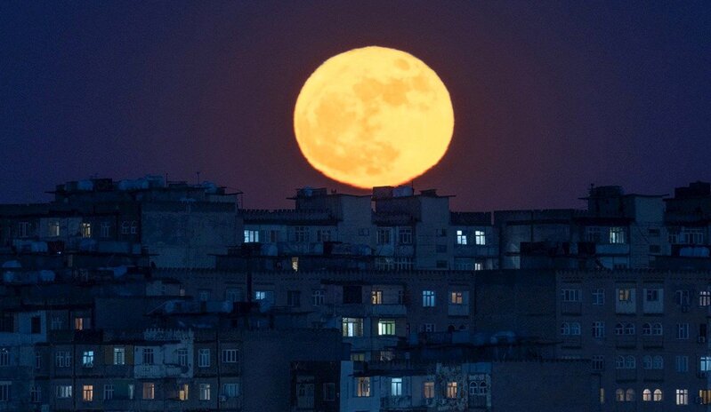 Bakı səmasında nadir görüntü - FOTOLAR