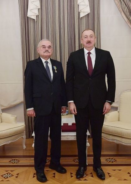 İlham Əliyev Artur Rasi-zadəyə 1-ci dərəcəli "Vətənə xidmətə görə" ordenini təqdim etdi - YENİLƏNİB+FOTO