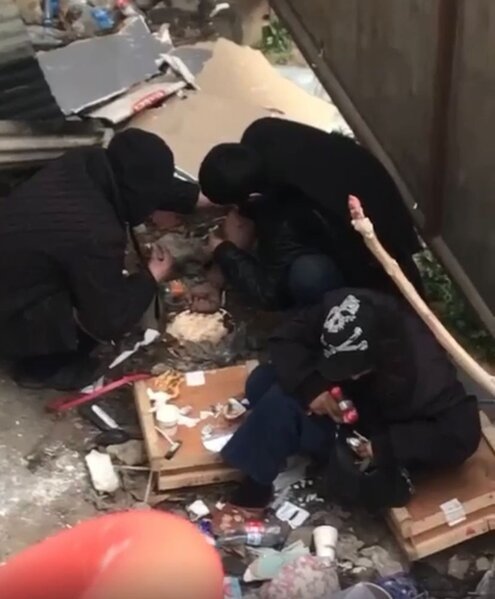 Bakıda narkotik qəbul edənlərin görüntüsü yayıldı - VİDEO