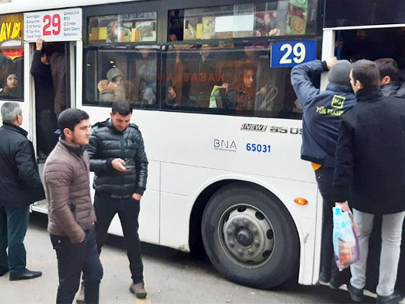 Badamdar sakinlərindən şikayət: "Hər gün saatlarla avtobus gözləyirik