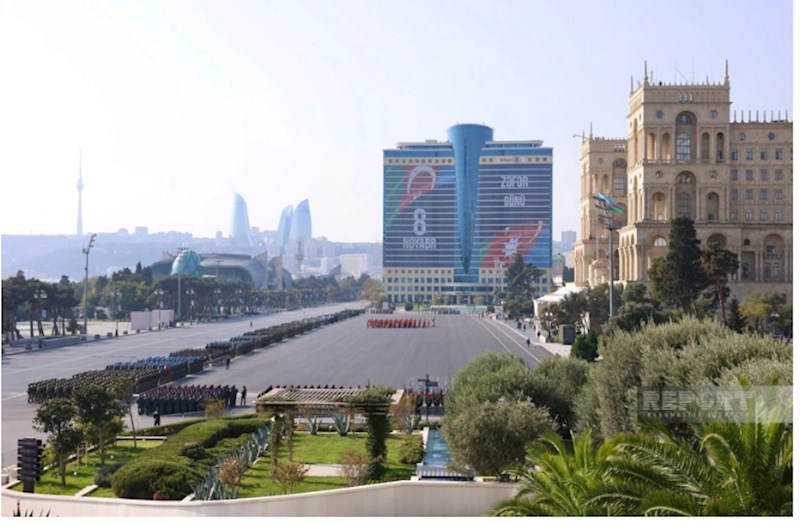 Hərbi paradda bir sıra ölkələrin ordu rəhbərliyi iştirak edib