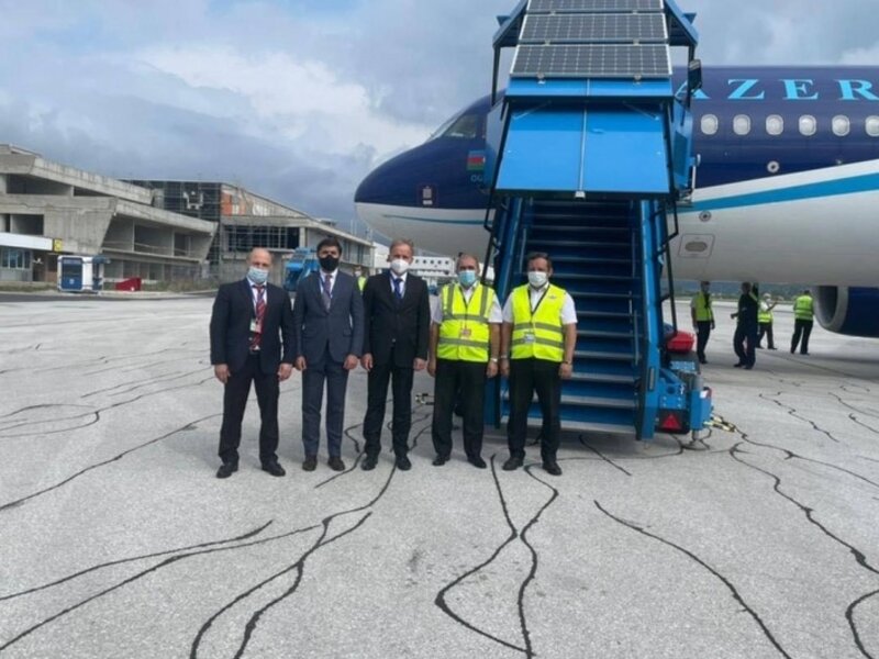AZAL-ın təyyarəsi ilə Bosniya və Herseqovinaya koronavirusa qarşı peyvənd çatdırılıb