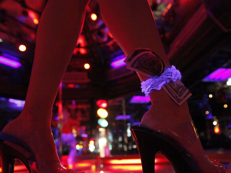 Bakıda qadınlar üçün striptiz göstərən klub - VİDEO