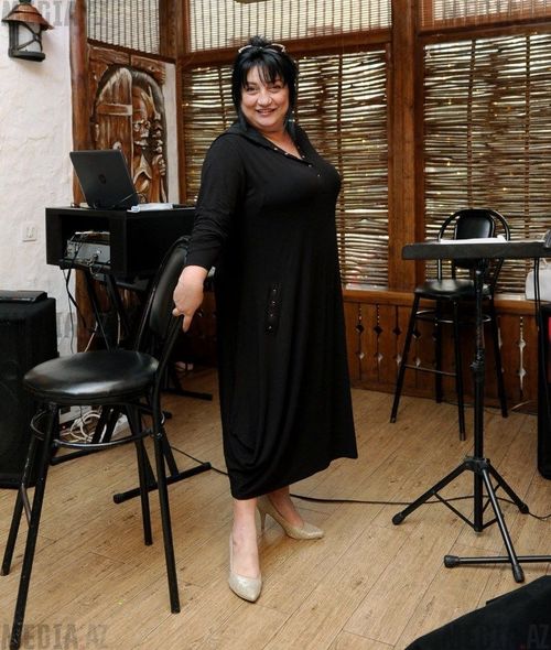 Müğənni Gülarə Ağazadə: "Kişilər söz atır, telefon nömrəmi istəyirlər..." - FOTO