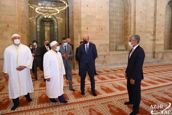 Avropa İttifaqı Şurasının Prezidenti Şamaxı Cümə məscidində - FOTO