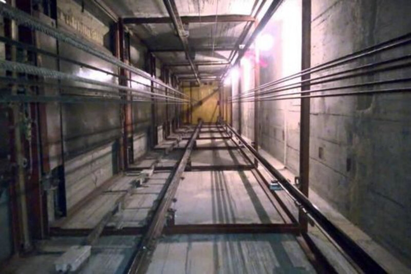 Bakıda azyaşlı liftdə qaldı