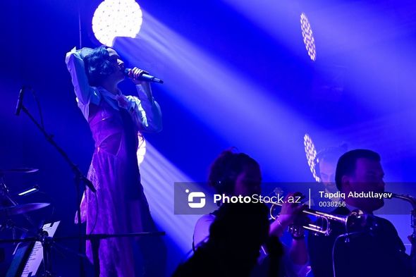 Türkiyəli müğənni Zeynəb Bastık Bakıda solo konsertlə çıxış edib - FOTOREPORTAJ