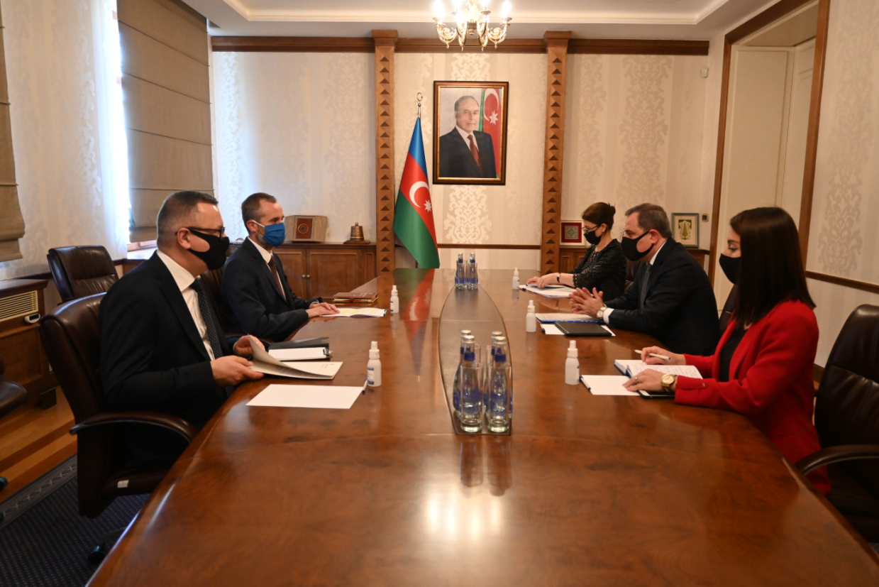 Ceyhun Bayramov İtaliya səfiri ilə müzakirə apardı 