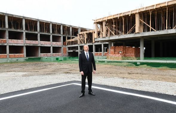 İlham Əliyev məcburi köçkünlər üçün tikilən binalarda işlərin gedişi ilə tanış olub - YENİLƏNİB + FOTO/VİDEO