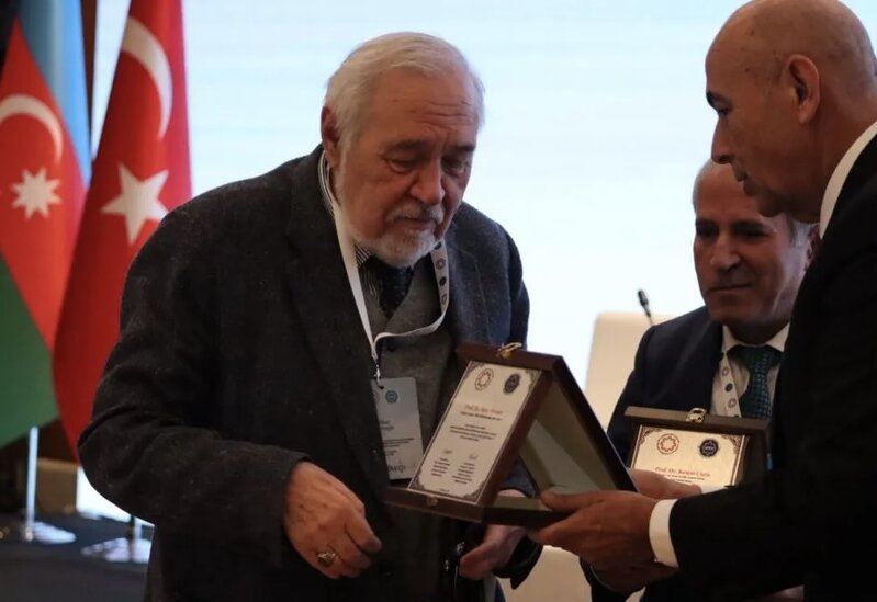 İlbər Ortaylı Qərbi Azərbaycana qayıdış konfransından yazdı: 'Tənzilə Rüstəmxanlının çıxışı hamımızı duyğulandırdı