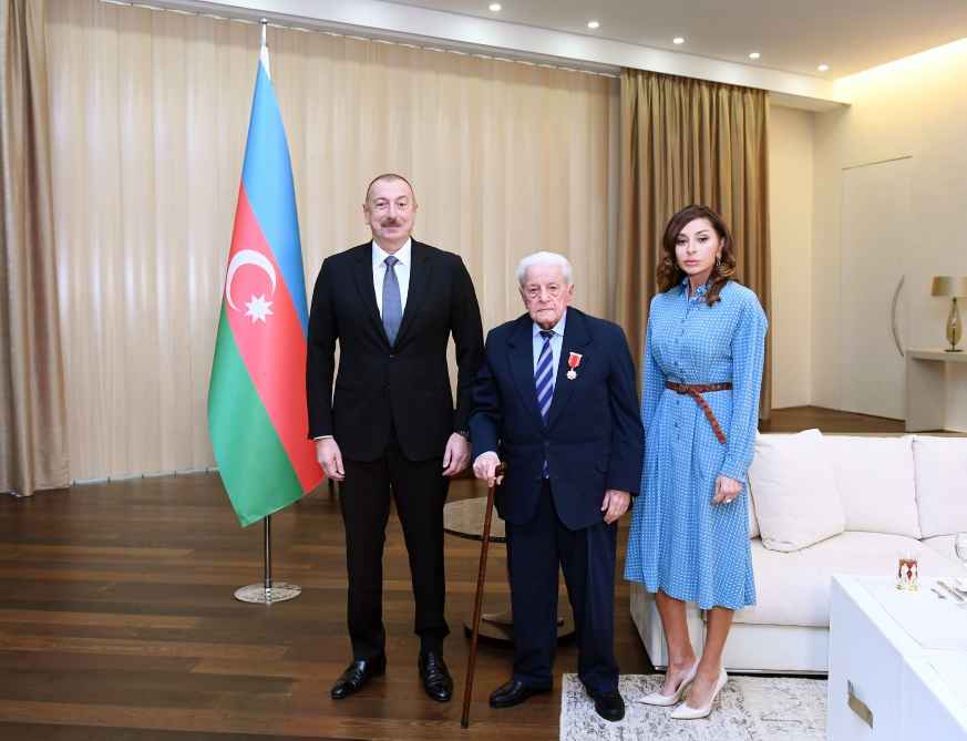 İlham Əliyev və Mehriban Əliyeva Xalq artisti ilə görüşdü - FOTO