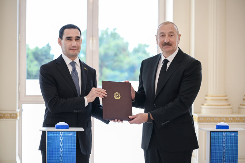 Azərbaycan bu ölkəyə tanker hədiyyə etdi - Mərasimdən fotolar