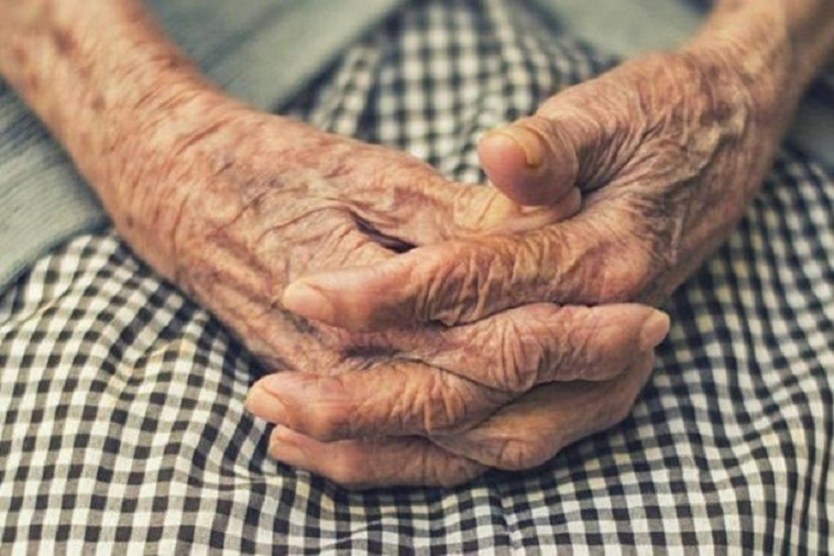 Bakıda 83 yaşlı qadın binadan yıxılılaraq öldü