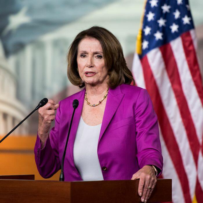 Pelosi: "Tramp ABŞ-ın daxili düşmənidir"