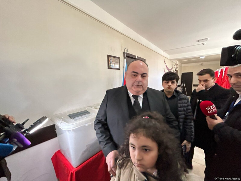 Prezidentliyə namizəd Fuad Əliyev səs verib - FOTO