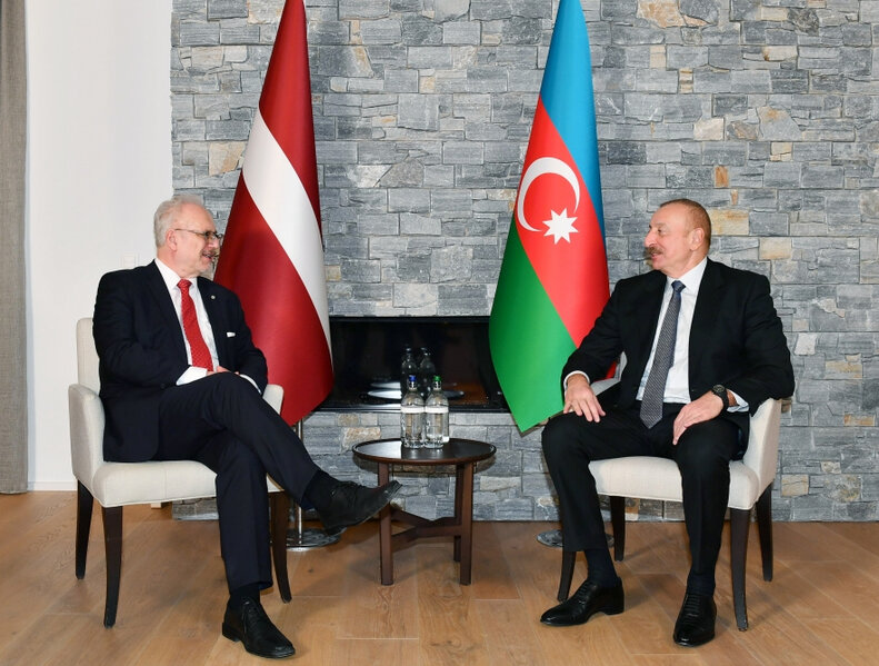 İlham Əliyev Latviya Prezidenti ilə görüşdü - FOTO