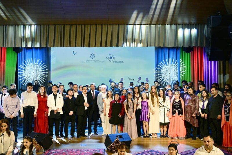 Leyla və Arzu Əliyeva həssas qruplara aid şəxslərin yaradıcılığı ilə tanış oldular - FOTOLAR