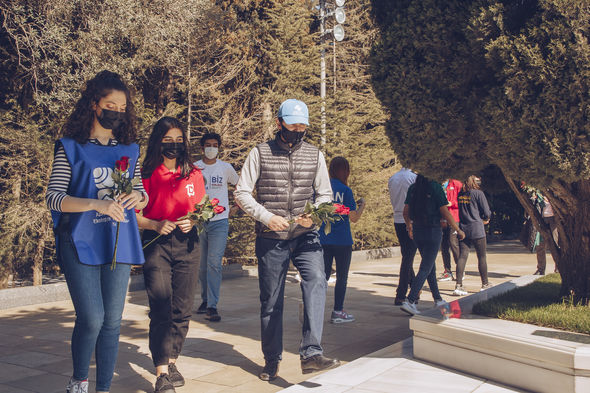 Azərbaycan könüllüləri akademik Zərifə Əliyevanın xatirəsini yad ediblər - FOTO