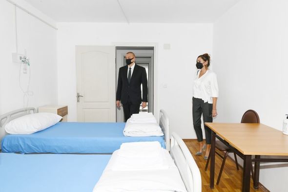 İlham Əliyev və Mehriban Əliyeva Bakıda modul tipli hospitalın açılışında - YENİLƏNİB + FOTO/VİDEO