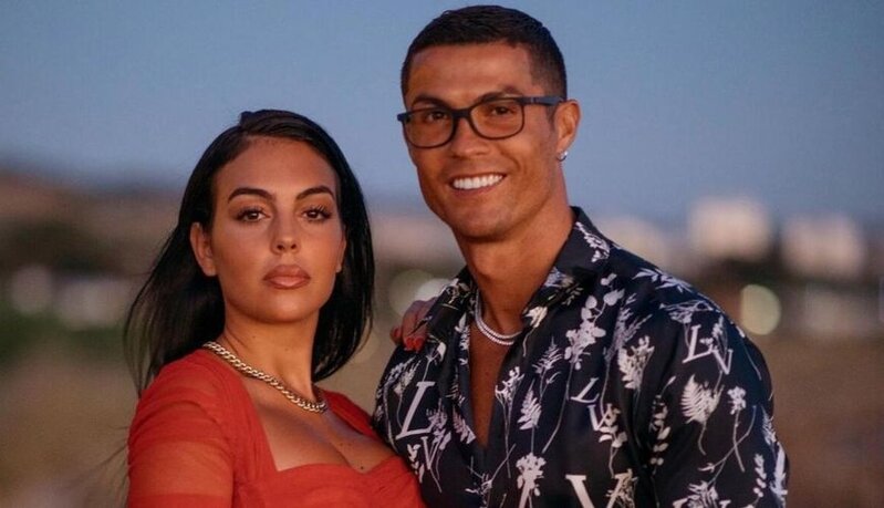 Ronaldonun Corcinaya aldığı nişan üzüyünün qiyməti açıqlandı - FOTO
