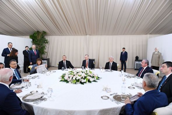İlham Əliyev TANAP-ın Avropa ilə birləşən hissəsinin açılış mərasimindən sonra verilən ziyafətdə - FOTO