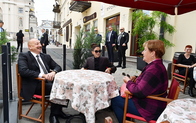 Prezident və xanımının Vilnüs gəzintisindən FOTOLARI