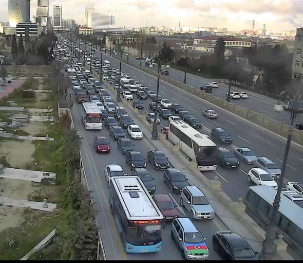 Paytaxtın əsas küçə və prospektlərində sıxlıq var - FOTO