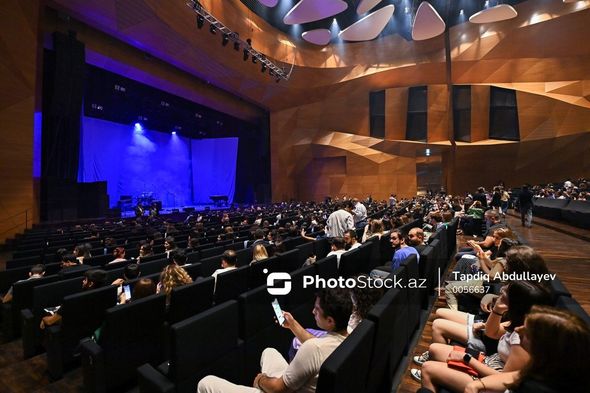 Tom Odellin Bakı Konqres mərkəzindəki konsertindən FOTOREPORTAJ