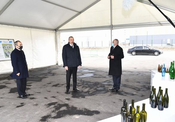 İlham Əliyev Sumqayıt Kimya Sənaye Parkında iki zavodun təməlini qoydu - FOTO/VİDEO